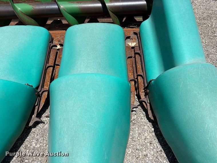 image for item DY0779 John Deere 893 corn head