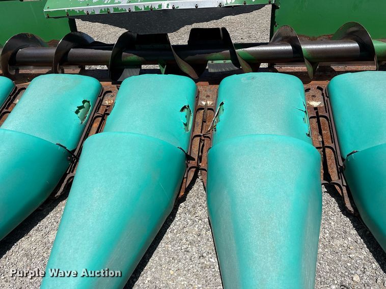 image for item DY0779 John Deere 893 corn head