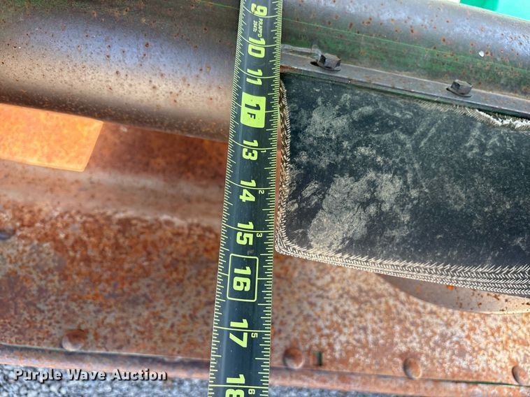 image for item DY0779 John Deere 893 corn head