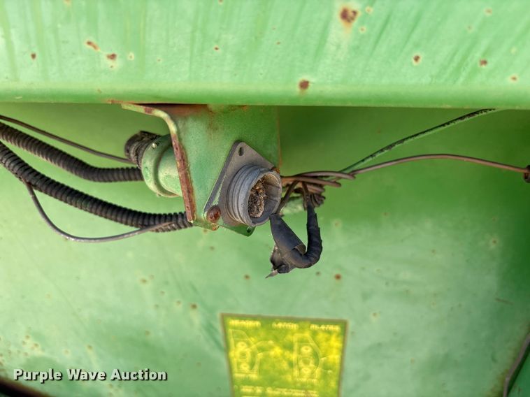 image for item DY0779 John Deere 893 corn head