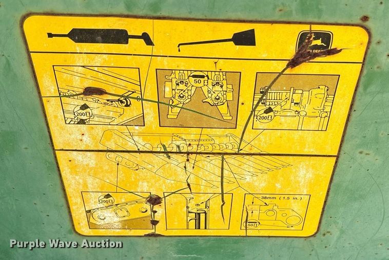 image for item DY0779 John Deere 893 corn head