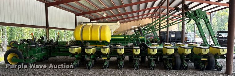 image for item DY0780 2001 John Deere 177ONT planter