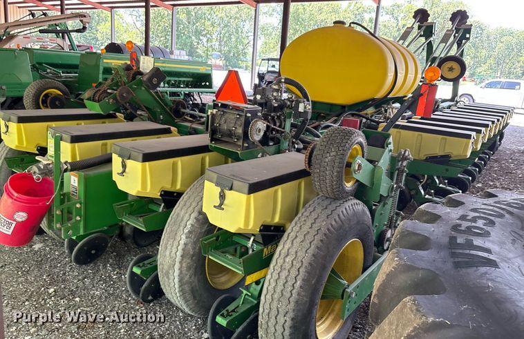 image for item DY0780 2001 John Deere 177ONT planter