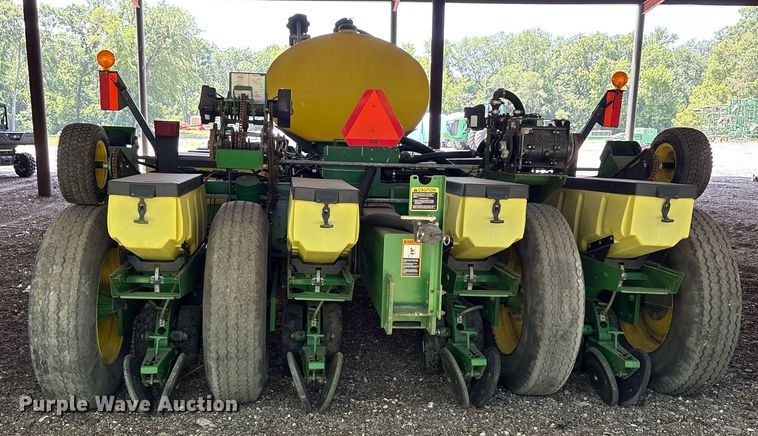 image for item DY0780 2001 John Deere 177ONT planter