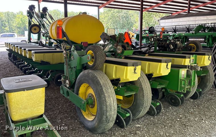 image for item DY0780 2001 John Deere 177ONT planter