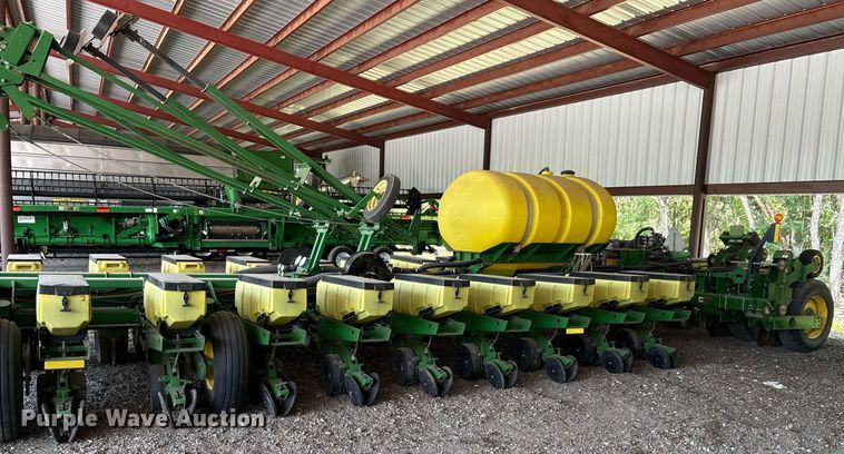 image for item DY0780 2001 John Deere 177ONT planter