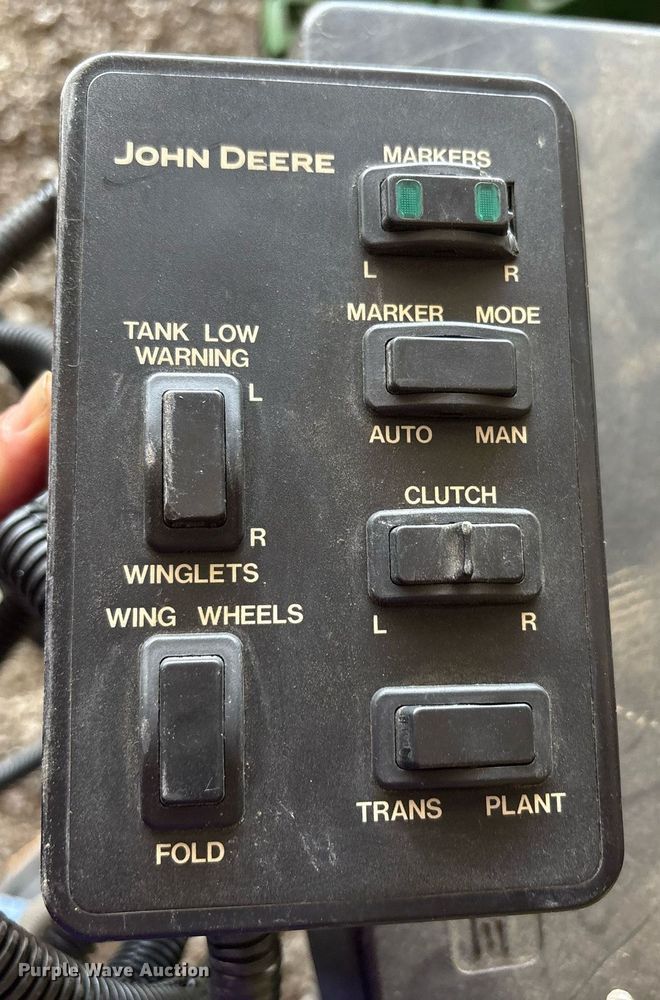 image for item DY0780 2001 John Deere 177ONT planter