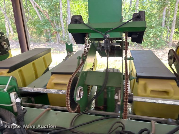 image for item DY0780 2001 John Deere 177ONT planter