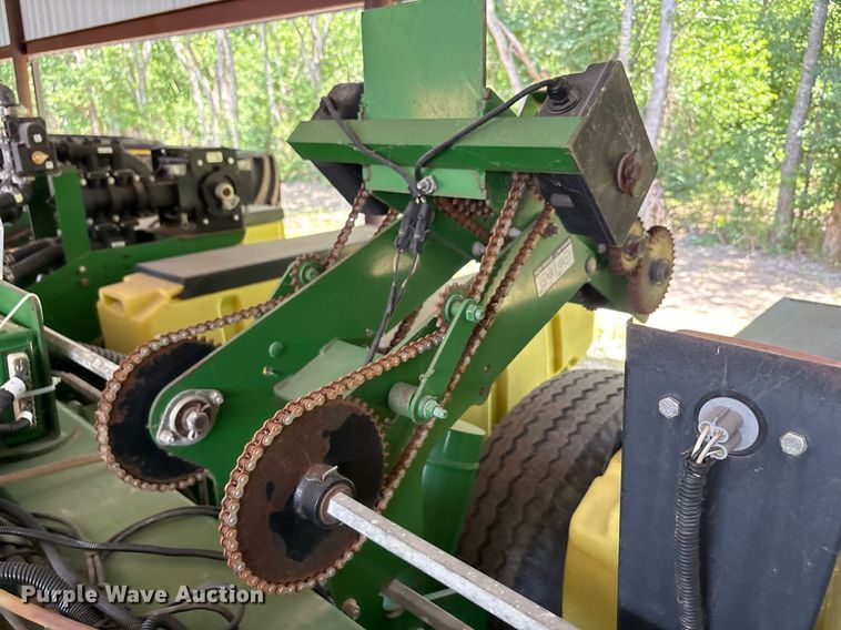 image for item DY0780 2001 John Deere 177ONT planter