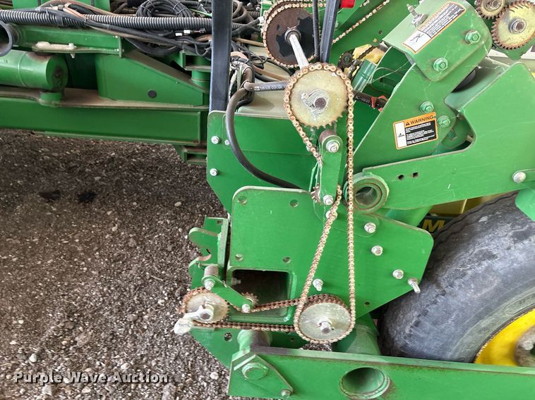 image for item DY0780 2001 John Deere 177ONT planter