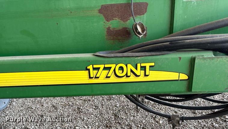 image for item DY0780 2001 John Deere 177ONT planter
