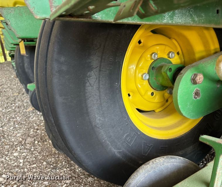 image for item DY0780 2001 John Deere 177ONT planter