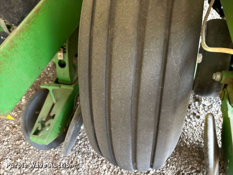 image for item DY0780 2001 John Deere 177ONT planter