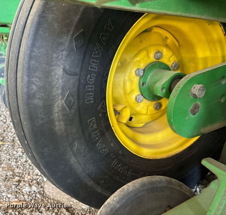 image for item DY0780 2001 John Deere 177ONT planter