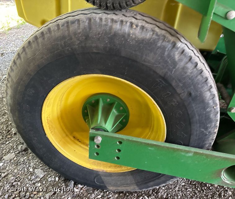 image for item DY0780 2001 John Deere 177ONT planter