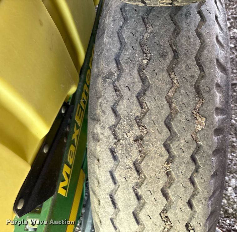 image for item DY0780 2001 John Deere 177ONT planter