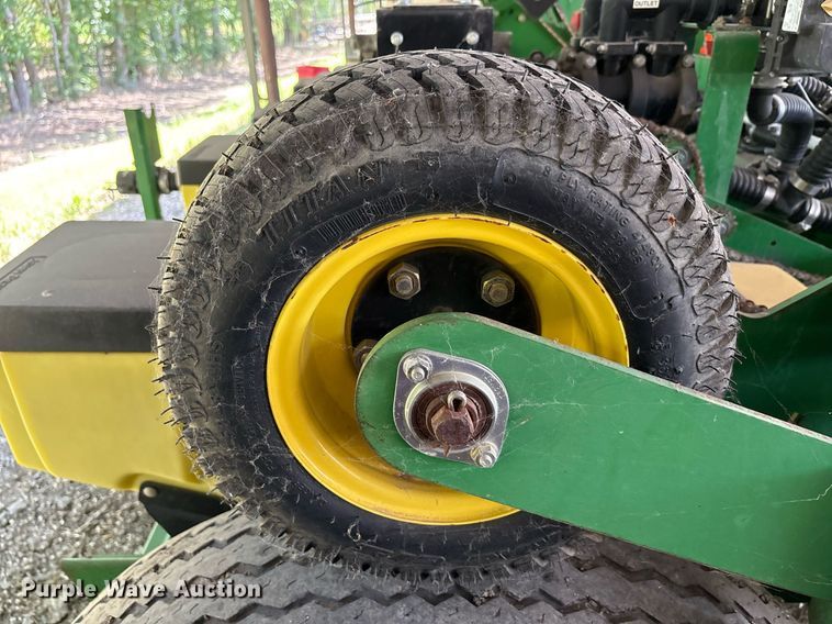 image for item DY0780 2001 John Deere 177ONT planter