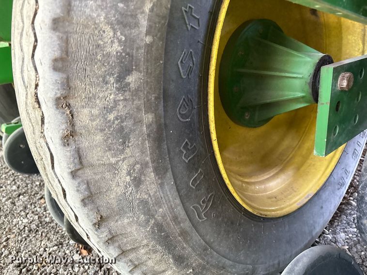 image for item DY0780 2001 John Deere 177ONT planter