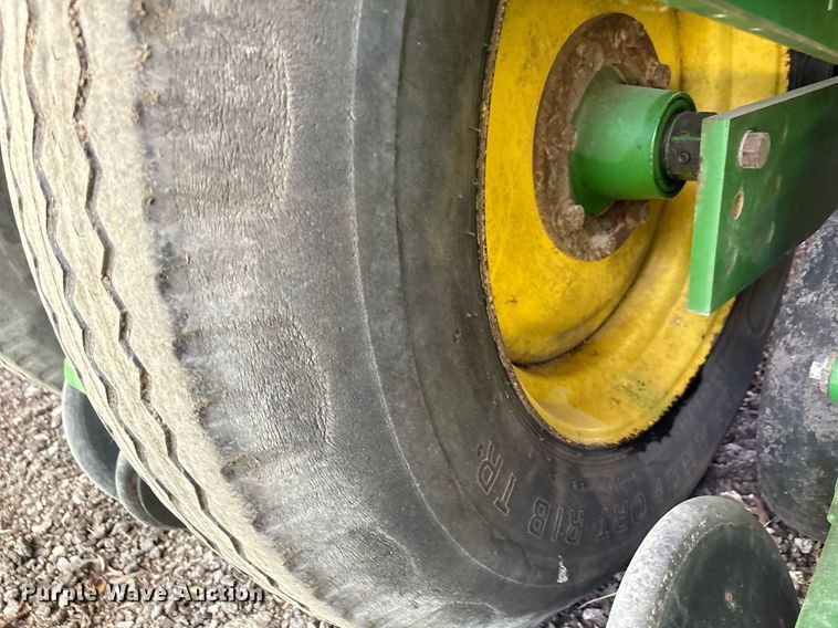 image for item DY0780 2001 John Deere 177ONT planter