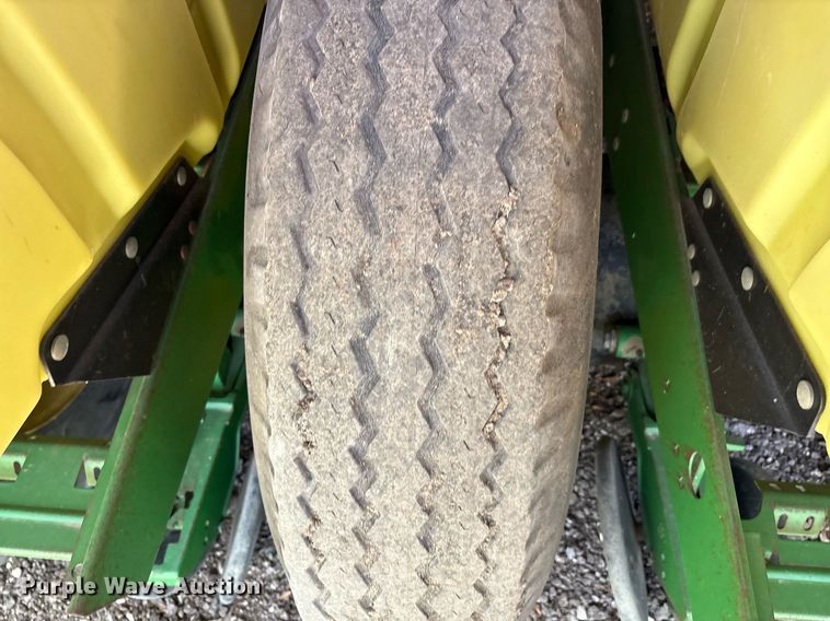 image for item DY0780 2001 John Deere 177ONT planter