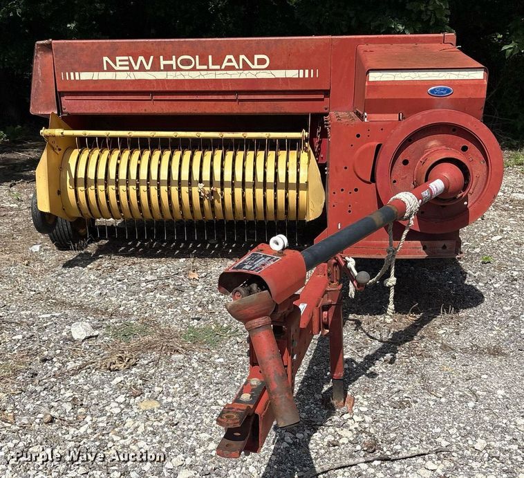 image for item DY0781 New Holland 316 small square baler