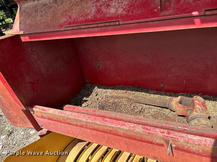 image for item DY0781 New Holland 316 small square baler