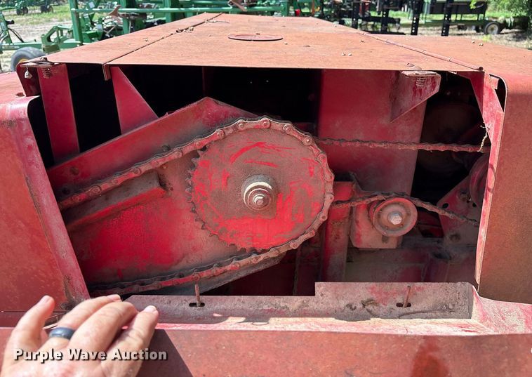 image for item DY0781 New Holland 316 small square baler