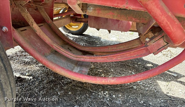 image for item DY0781 New Holland 316 small square baler