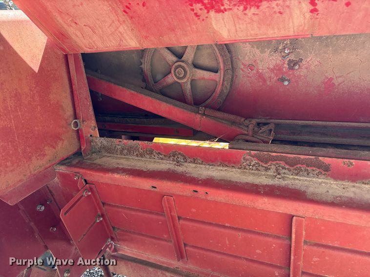 image for item DY0781 New Holland 316 small square baler