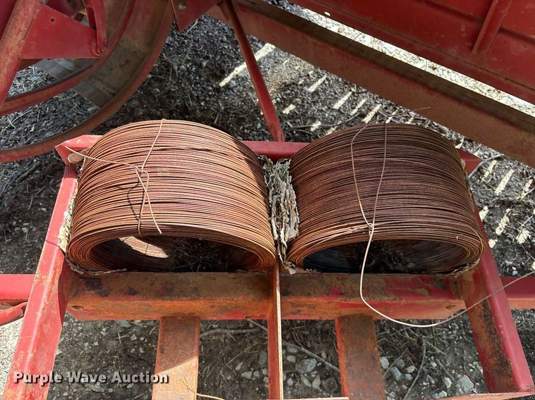 image for item DY0781 New Holland 316 small square baler