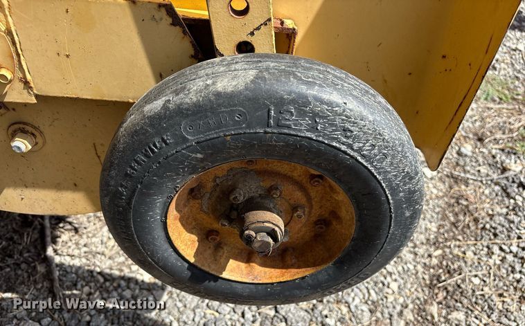 image for item DY0781 New Holland 316 small square baler