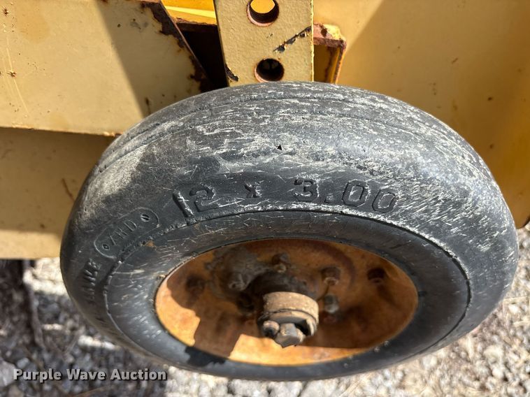 image for item DY0781 New Holland 316 small square baler