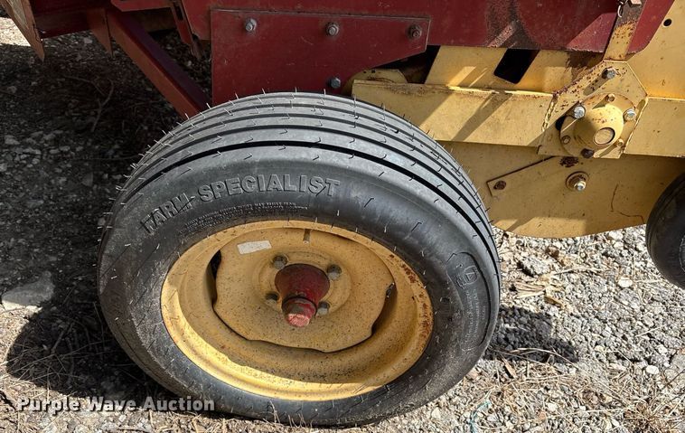 image for item DY0781 New Holland 316 small square baler