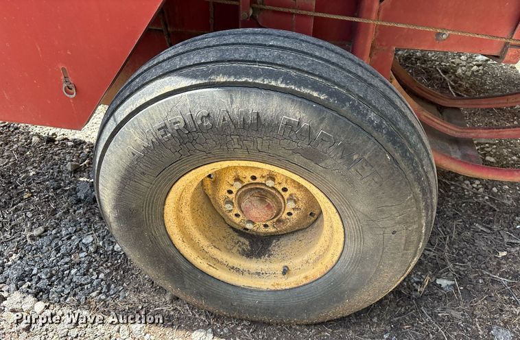 image for item DY0781 New Holland 316 small square baler