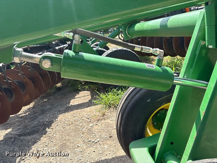 image for item DY0784 2023 John Deere 2633 tandem disk