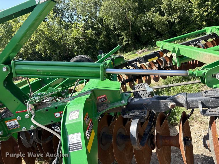 image for item DY0784 2023 John Deere 2633 tandem disk