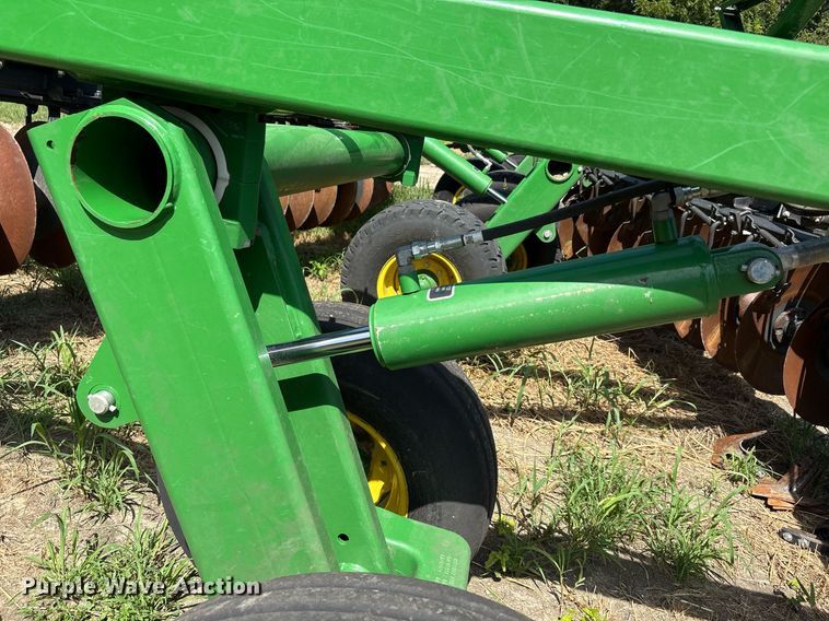 image for item DY0784 2023 John Deere 2633 tandem disk