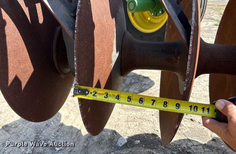 image for item DY0784 2023 John Deere 2633 tandem disk