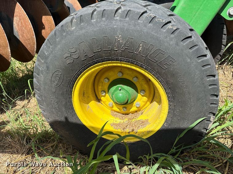 image for item DY0784 2023 John Deere 2633 tandem disk