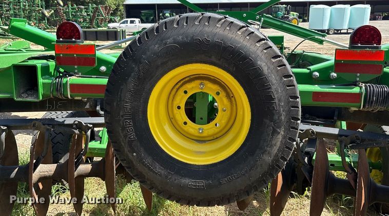 image for item DY0784 2023 John Deere 2633 tandem disk