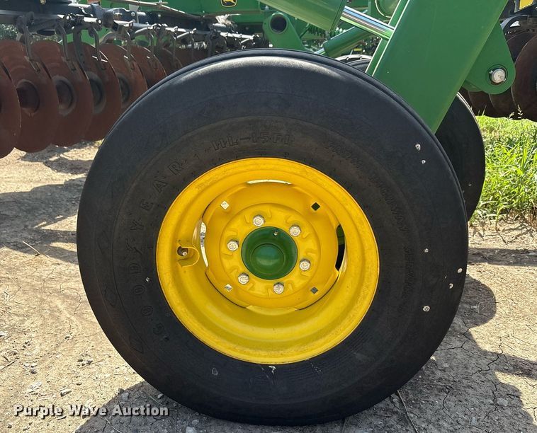 image for item DY0784 2023 John Deere 2633 tandem disk