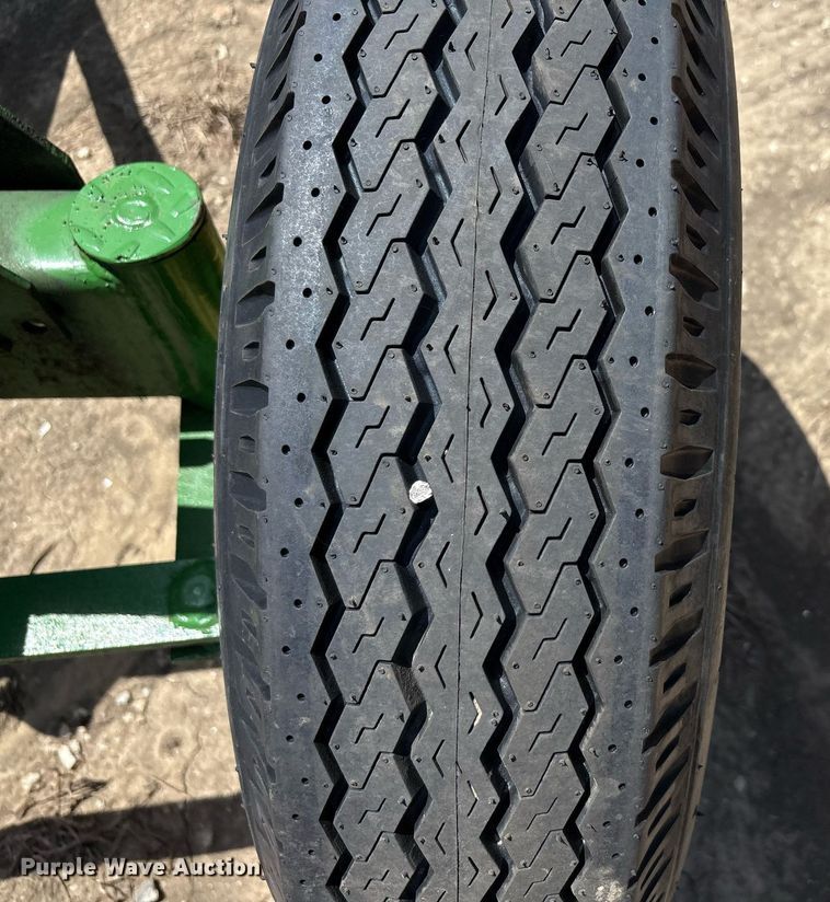 image for item DY0786 John Deere header trailer