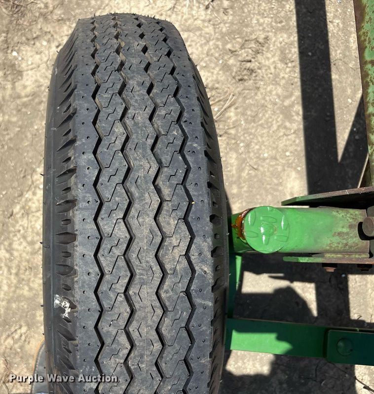 image for item DY0786 John Deere header trailer