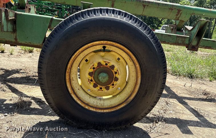 image for item DY0786 John Deere header trailer
