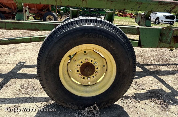 image for item DY0786 John Deere header trailer