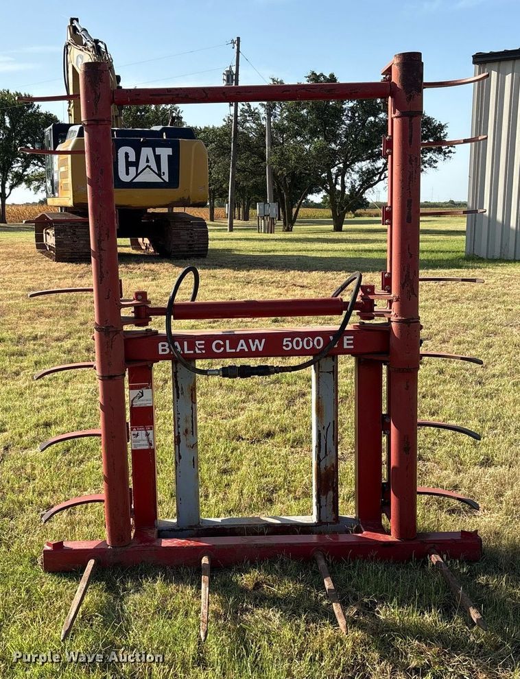 image for item DY0795 Bale Claw 5000VE bale carrier