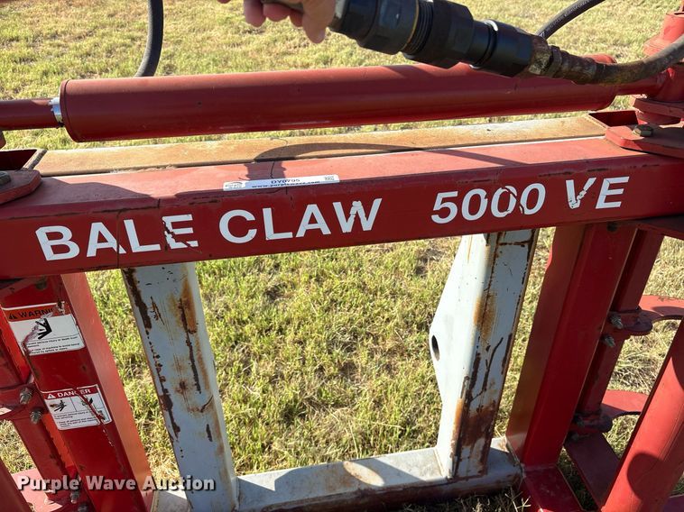image for item DY0795 Bale Claw 5000VE bale carrier