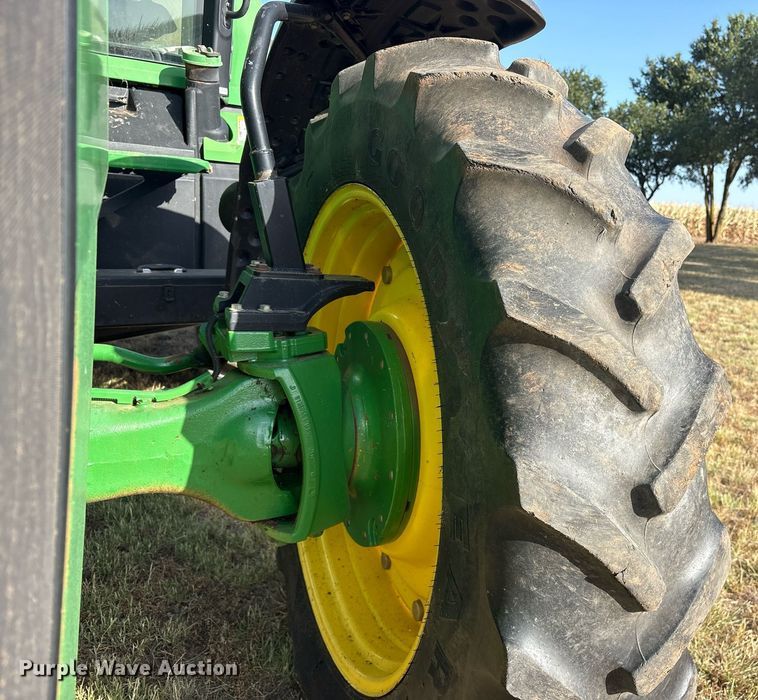 image for item DY0803 2011 John Deere 8260R MFWD tractor