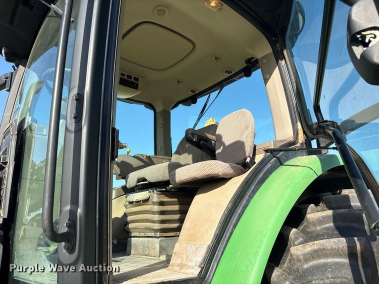 image for item DY0803 2011 John Deere 8260R MFWD tractor