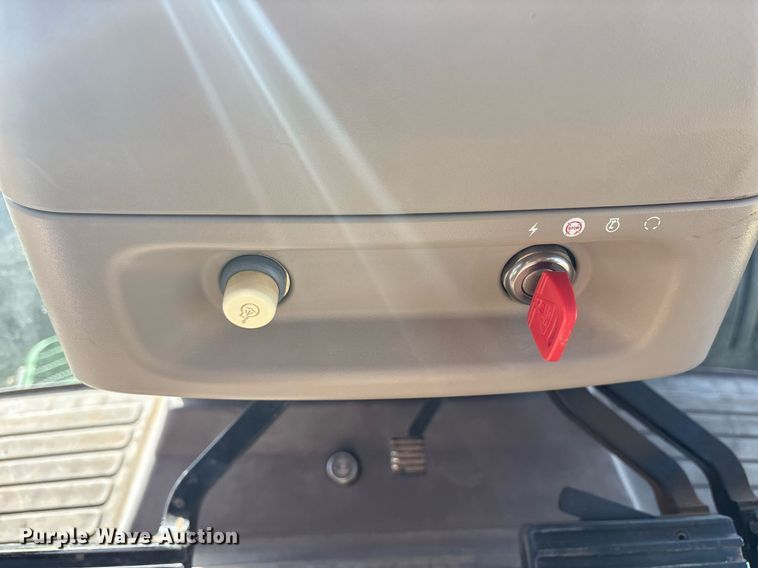 image for item DY0803 2011 John Deere 8260R MFWD tractor